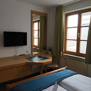 Budget Zimmer mit Kingsize-Bett